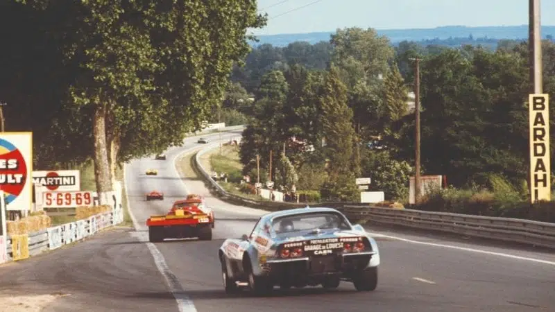 A Chevrolet Corvette follows a Ferarri 512M out of Tertre Rouge and on to the Mulsanne Straight in the 1971 Le Mans 24 Hours race