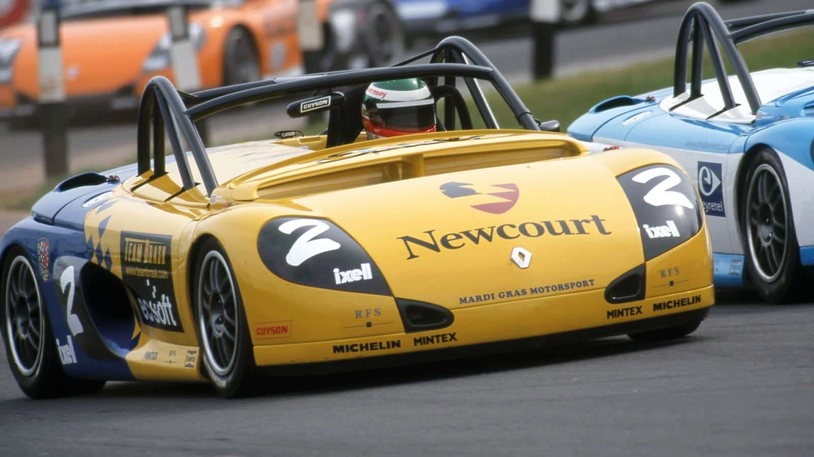 Andy Priaulx races a Renault Sport Spider