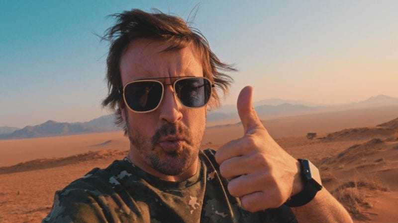 Fernando Alonso who raced in the 2020 dakar gives a thumbs up in the desert