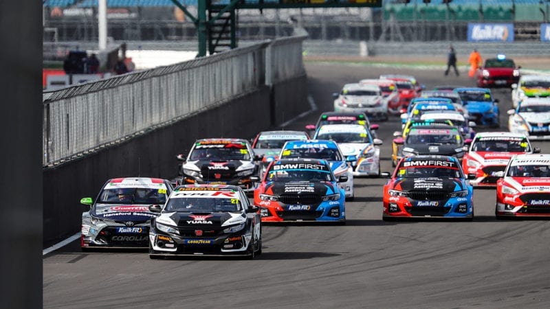 Start of Race 1 at Silverstone in the 2020 BTCC psd