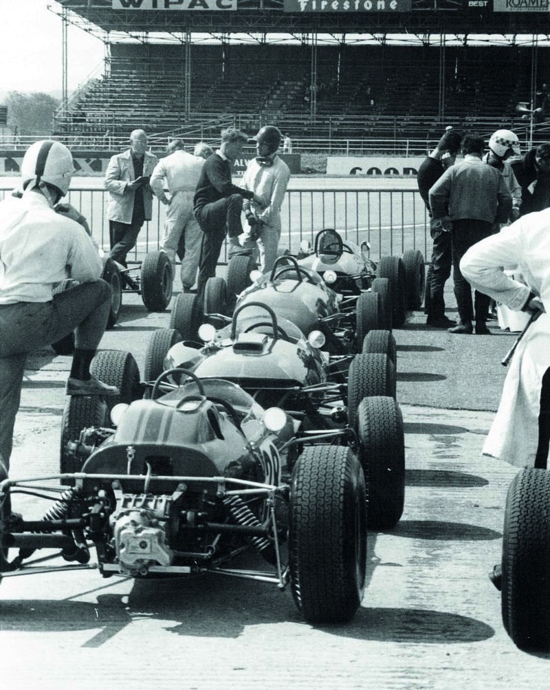 Cars line up for a 1960s Formula Junior race at Silverstone