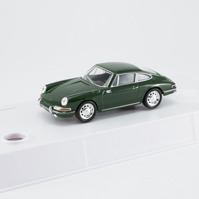 Porsche-911-model-made-from-an-advent-calendar