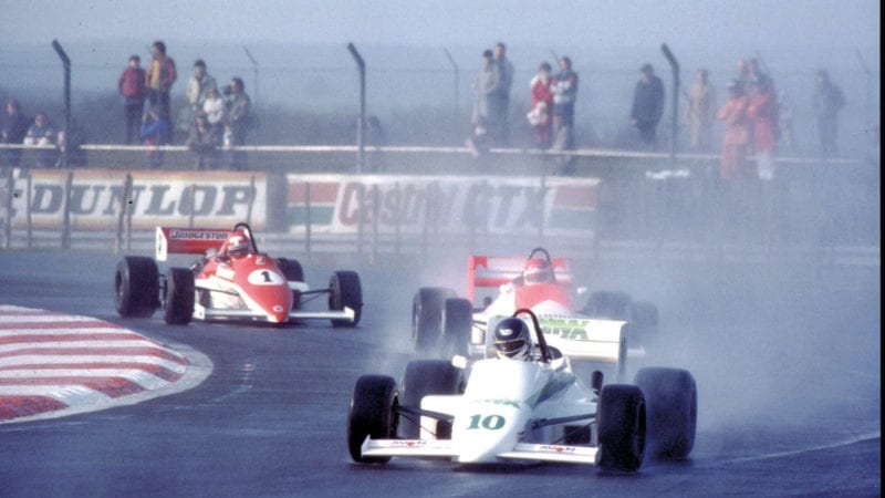 Johnny Dumfries eading the 1985 Formula 3000 opener at Silverstone, 1985, in his Onyx March 85B