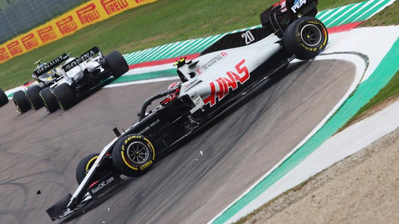 Kevin Magnussen spins on the opening lap of the 2020 F1 Emilia Romagna Grand Prix at Imola