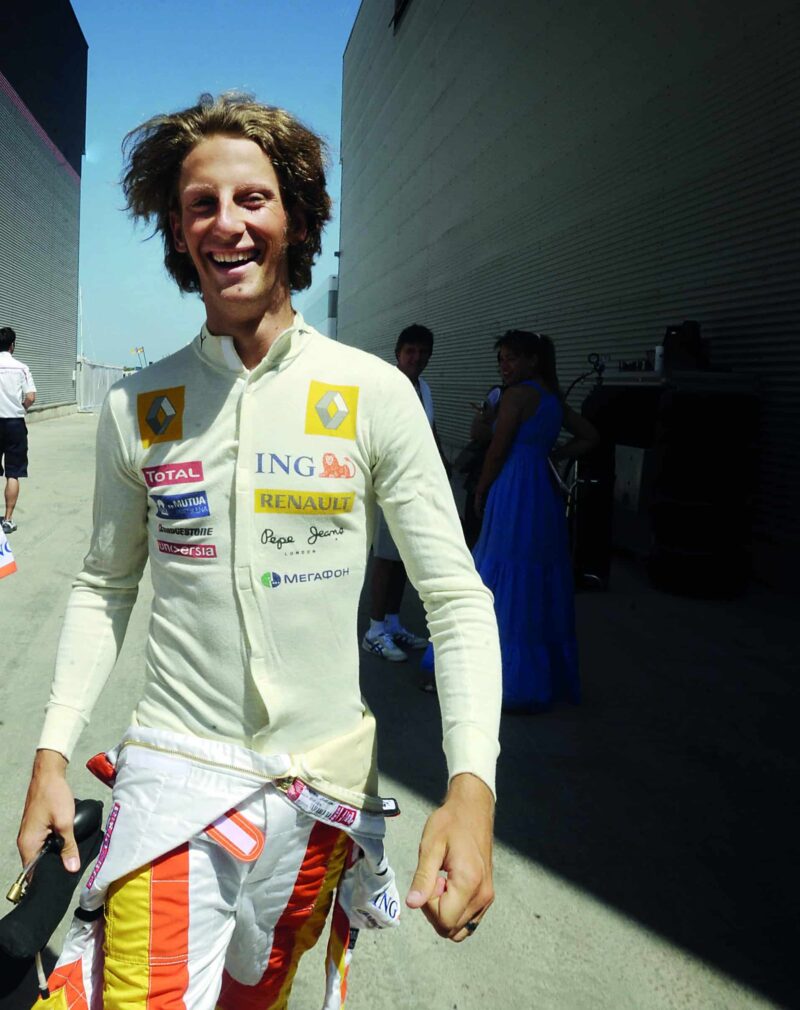 Romain-Grosjean-walks-through-the-F1-paddock-with-long-hair-at-Valencia-in-2009