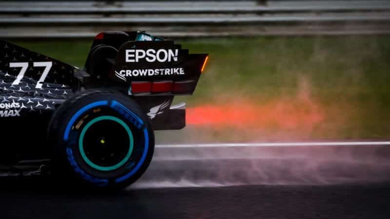 Spray behind Valtteri Bottas' Mercedes during qualifying for the 2020 F1 Turkish Grand Prix at Istanbul Park