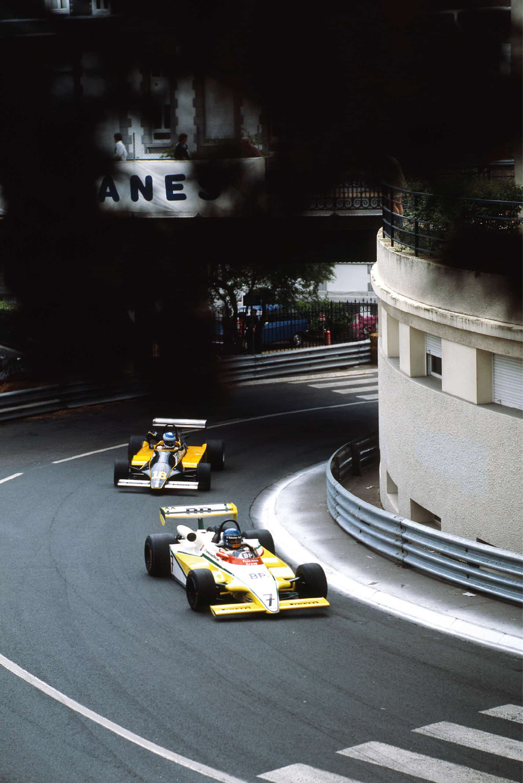 1980_26_5_Pau_F-2_-111-4
