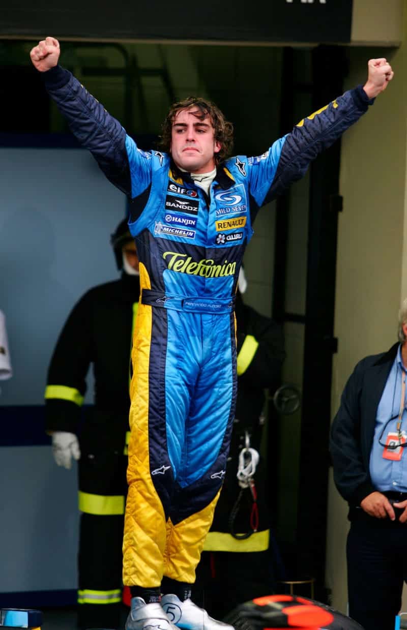 Fernando-Alonso-celebrates-becoming-2005-F1-champion-in-Brazil