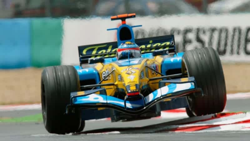 Fernando Alonso goes over a kerb in the 2005 renault R25