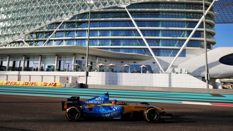 Fernando Alonso oin the Renault R25 at Abu Dhabi in 2020
