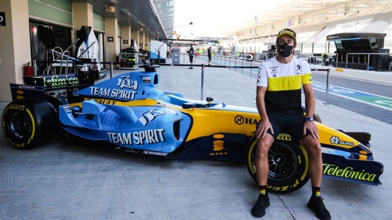 Fernando Alonso with the Renault R25 in 2020