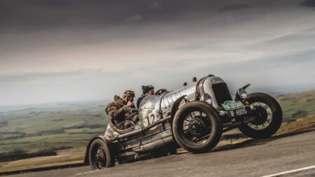 Classic car industry boosts economy by £8.7bn but risks return to ‘dark ages’ without Brexit deal