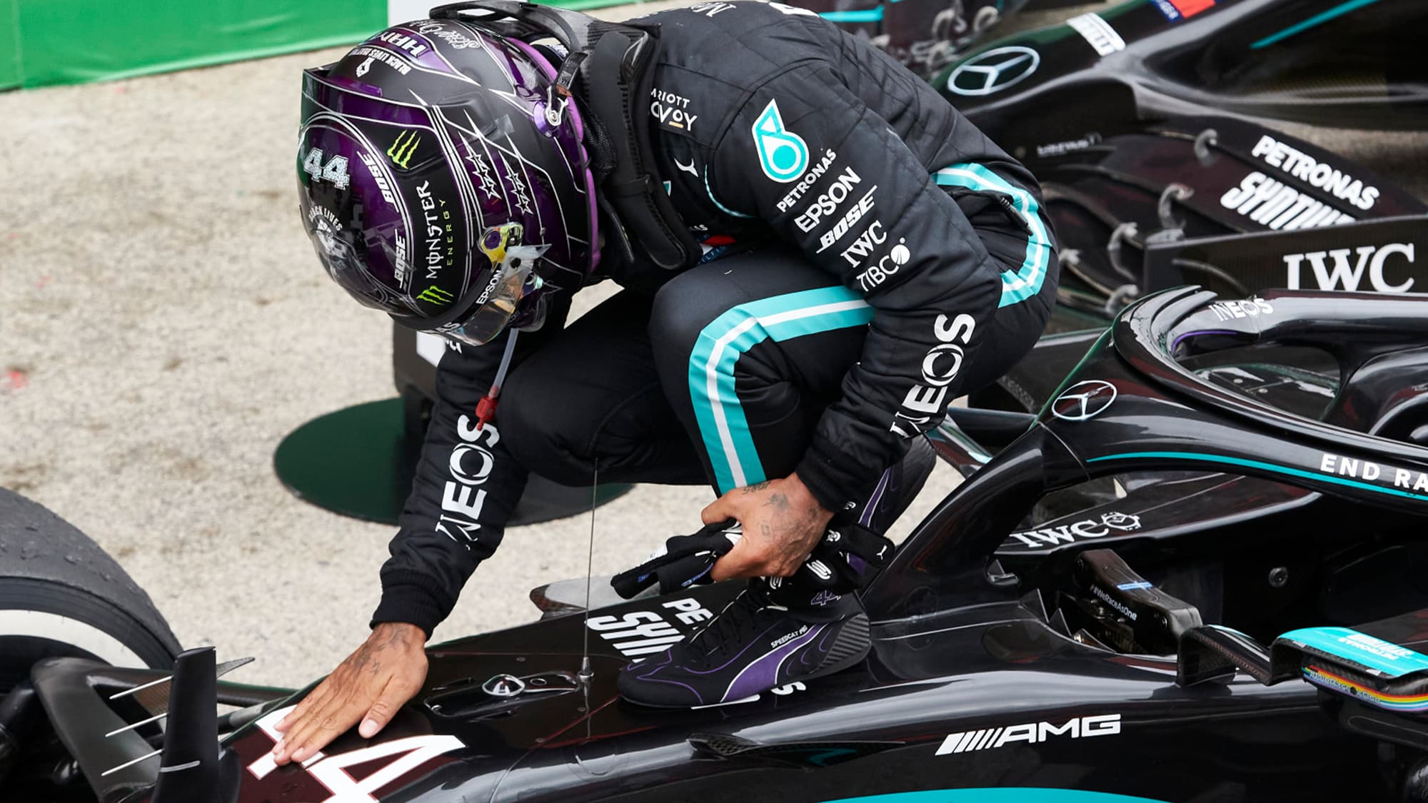 Lewis Hamilton Broncos Percentage: How Much Stakes Do the Mercedes