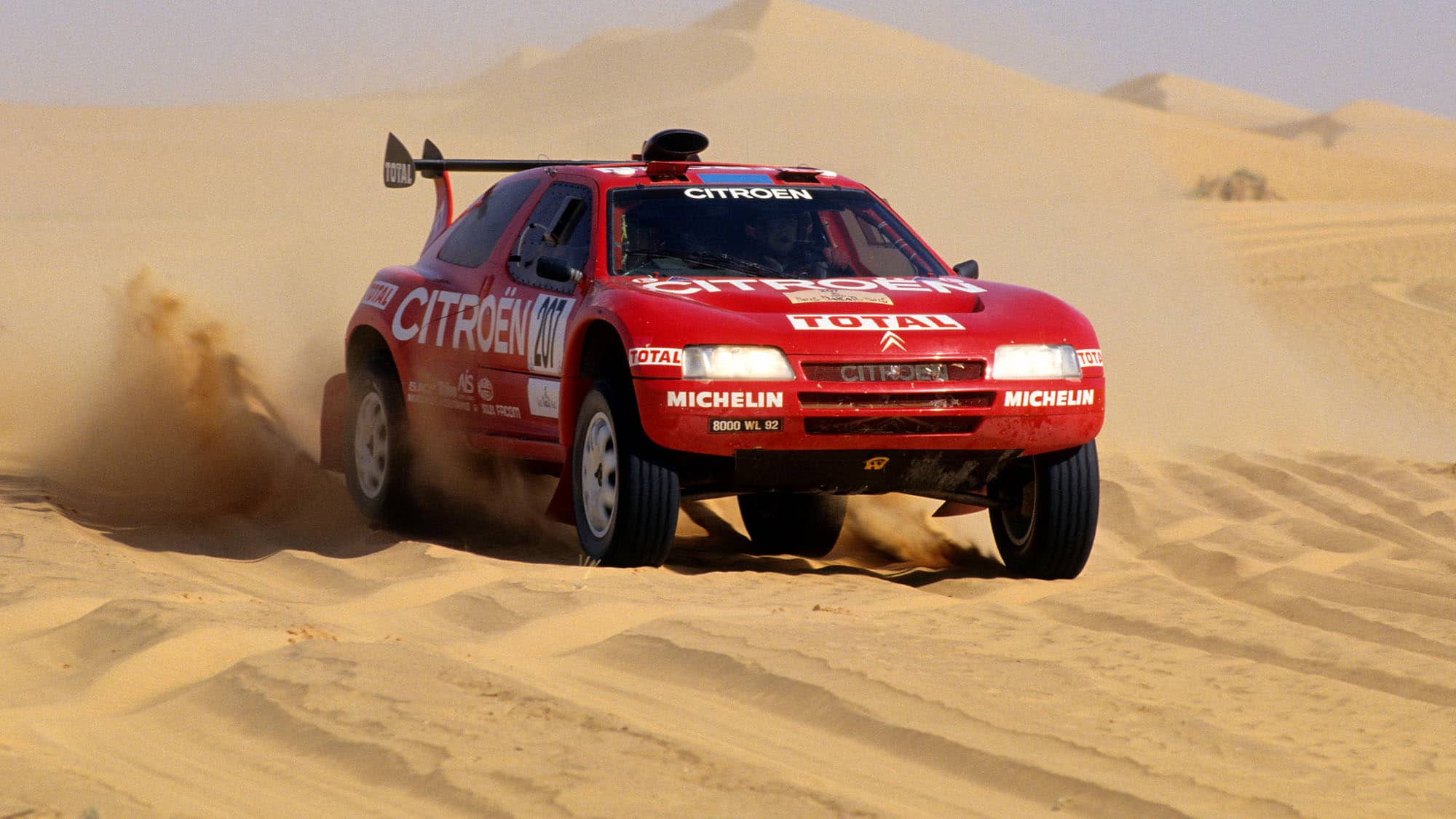 MOTORSPORT - RAID 1994? - PARIS DAKAR PARIS - NOUADHIBOU. NOUAKCHOTT - PHOTO: ERIC VARGIOLU / DPPI HUBERT AURIOL (FRA) - GILLES PICARD / CITROEN ZX RALLYE - ACTION