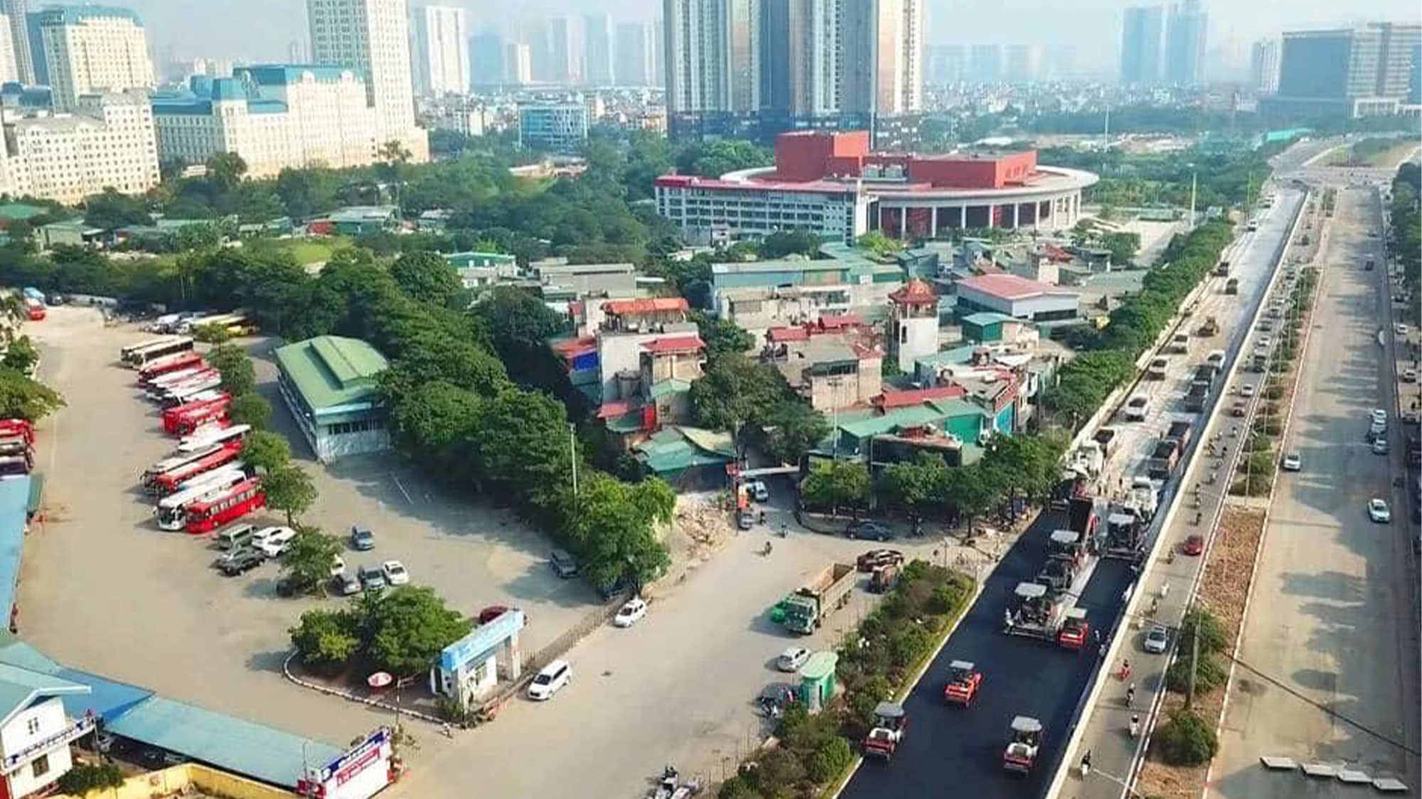 Resurfacing work on the Hanoi Street circuit for the Vietnam Grand Prix