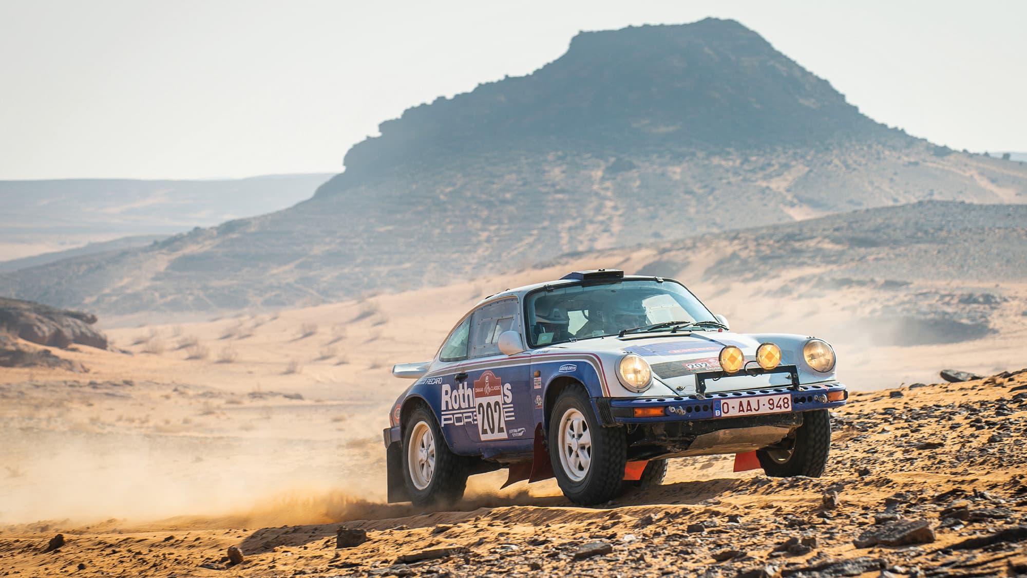 Porsche 911 of Amy Lerner and Sara Carmen Bossaert in the 2021 Dakar