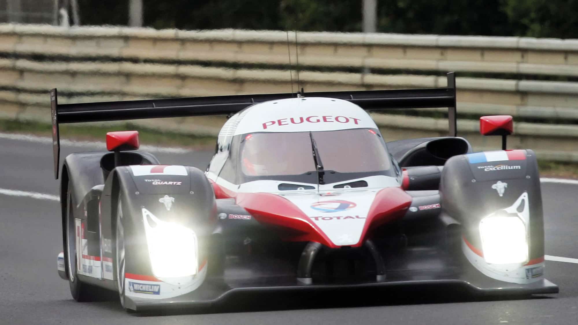 Peugeot 908 LMP1 car