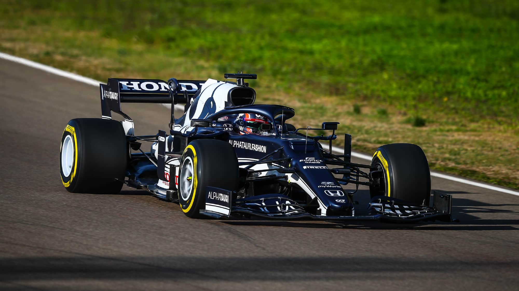 AlphaTauri AT02 2021 F1 car