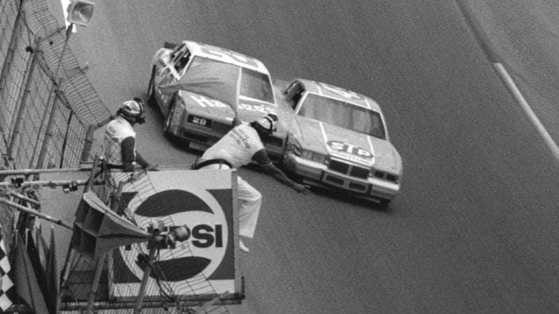 Richard Petty edges ahead of Cale Yarborough at the 1984 Firecracker 400