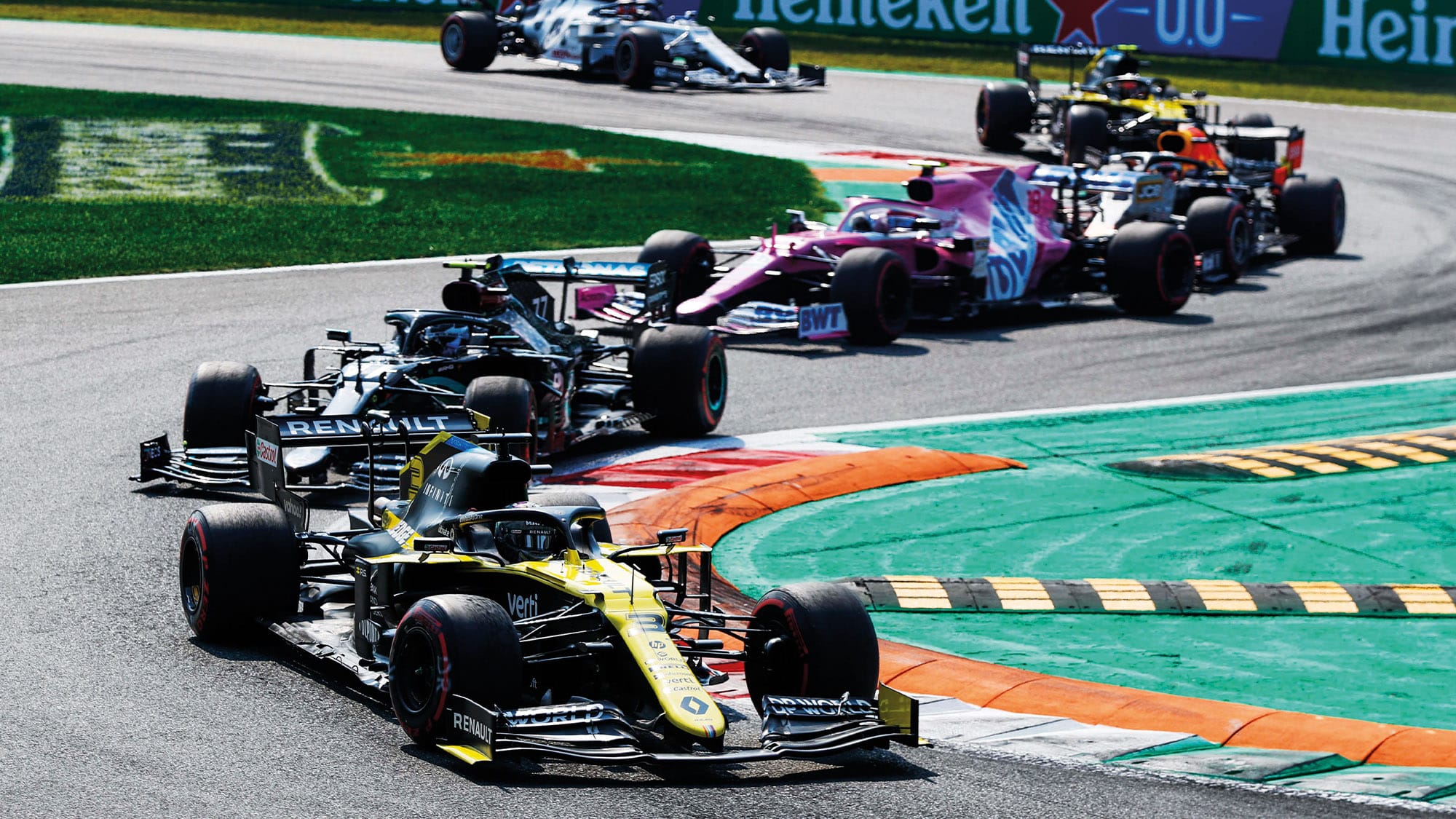 Daniel Ricciardo leads Valtteri Bottas in the 2020 Italian Grand Prix