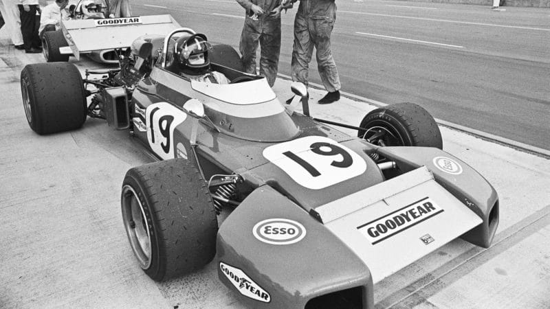 ONTARIO, CA - MARCH 28: Graham Hill in his Brabham BT33 about to qualify for the Questor Grand Prix at the Ontario Motor Speedway in which Formula One cars competed with Formula A cars on March 28, 1971 in Ontario, California. (Photo by Alvis Upitis/Getty Images)