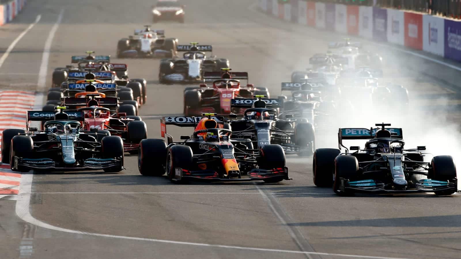 Lewis Hamilton locks up at 2021 Azerbaijan Grand Prix restart
