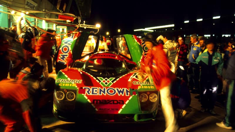 Mazda pit Le Mans 1991