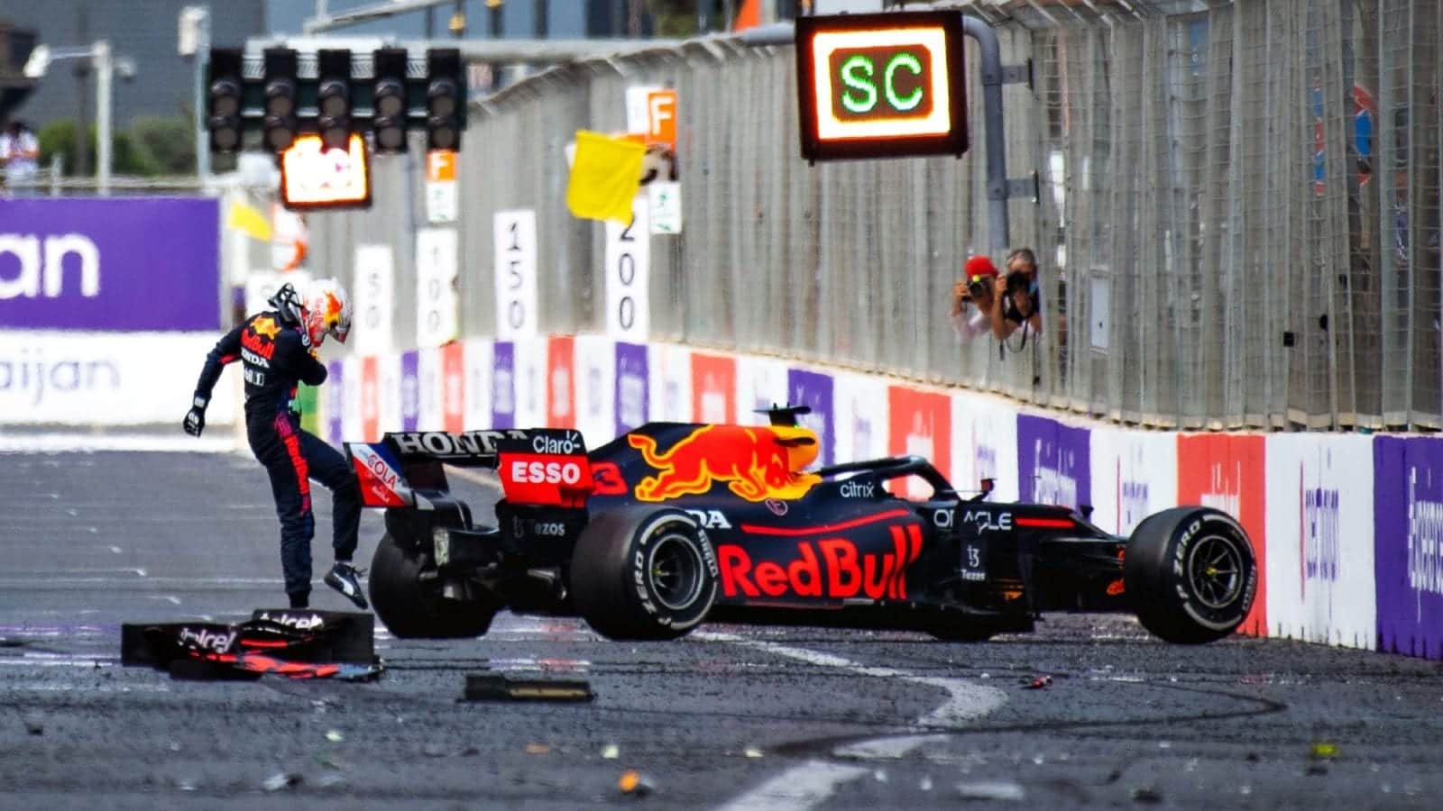 Max Verstappen, 2021 Baku crash