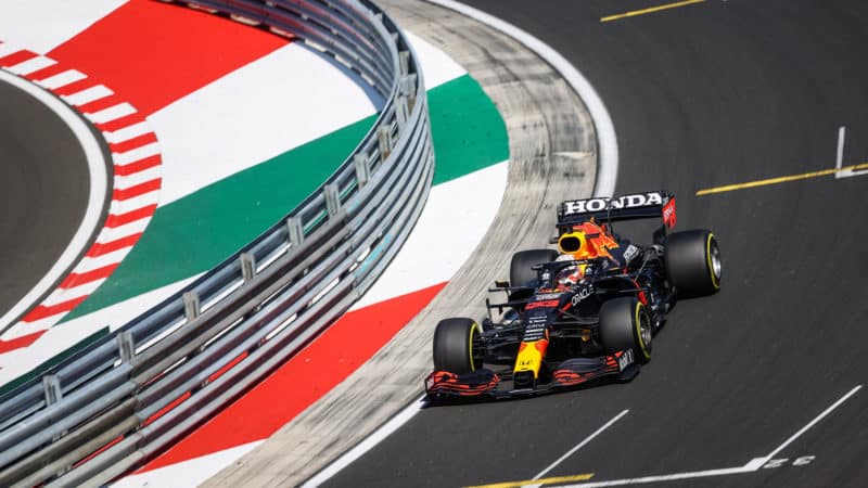 33 VERSTAPPEN Max (nld), Red Bull Racing Honda RB16B, action during the Formula 1 Magyar Nagydij 2021, Hungarian Grand Prix, 11th round of the 2021 FIA Formula One World Championship from July 30 to August 1, 2021 on the Hungaroring, in Mogyorod, near Budapest, Hungary - Photo DPPI