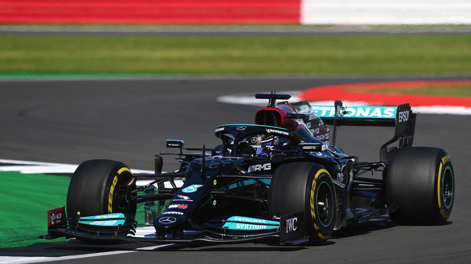 NORTHAMPTON, ENGLAND - JULY 18: Lewis Hamilton of Great Britain driving the (44) Mercedes AMG Petronas F1 Team Mercedes W12 during the F1 Grand Prix of Great Britain at Silverstone on July 18, 2021 in Northampton, England. (Photo by Michael Regan/Getty Images)
