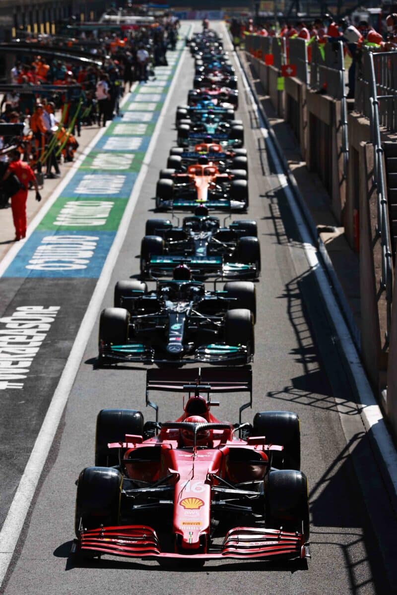 Queue-of-cars-in-pitlane-at-the-2021-British-Grand-Prix