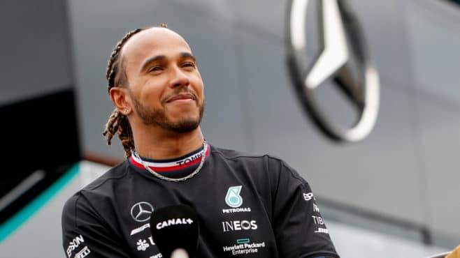 Lewis Hamilton and Mercedes announce two-year contract extension