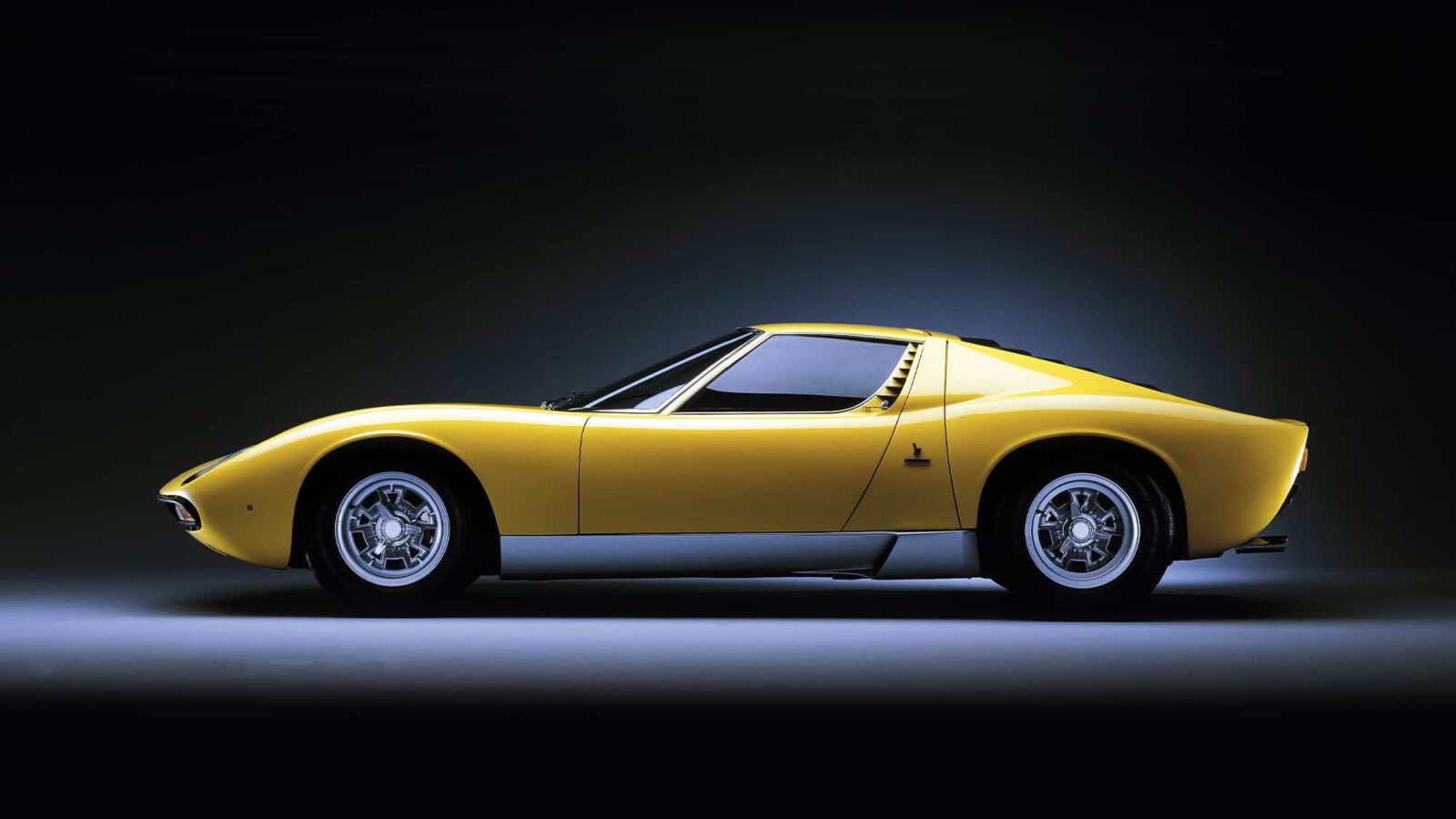 Lamborghini Miura side profile