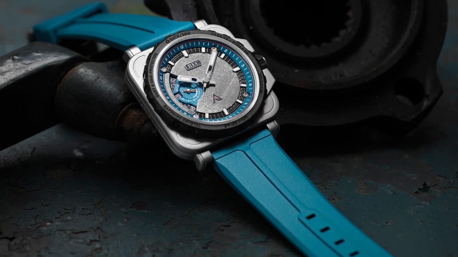 Land Rover And Bamford Join Forces Once Again: Introducing The LR002  Limited Edition Watch - IMBOLDN