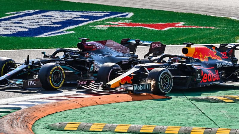 Lewis Hamilton and Max Verstappen side by side in the 2021 italian Grand prix