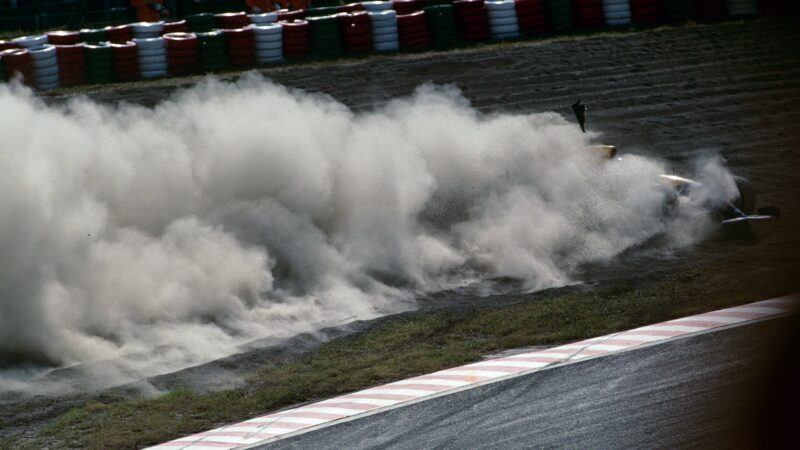 Nigel Mansell crashes out of the 1991 Japanese Grand Prix