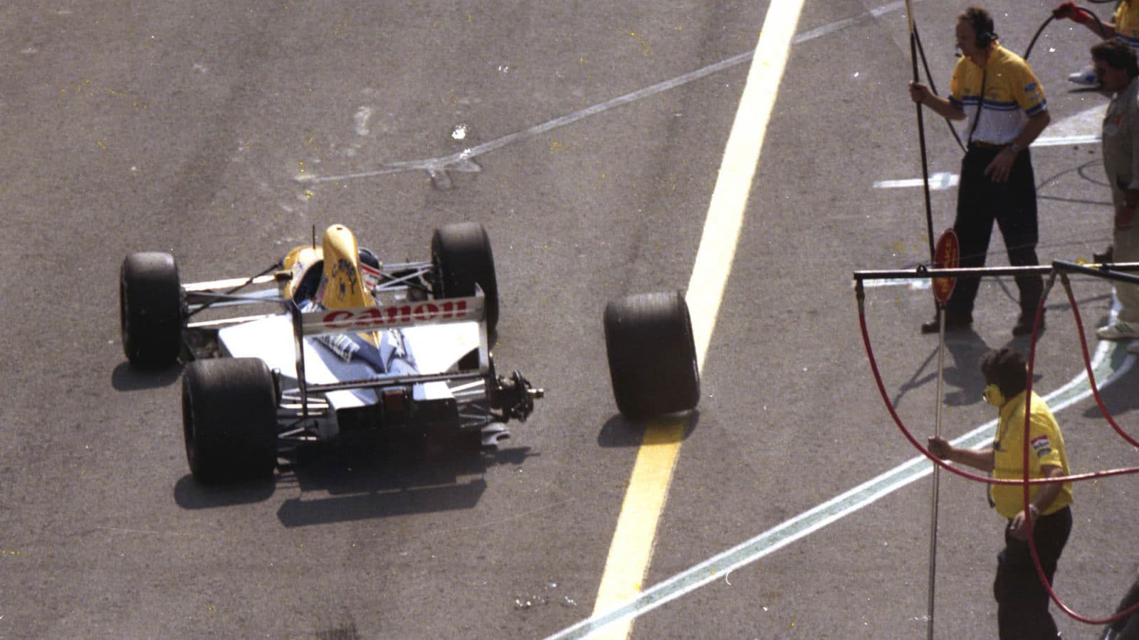 Wheel falls off Williams of Nigel Mansell at the 1991 Portuguese GP