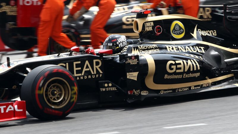 Kimi Raikkonen in James Hunt tribute helmet