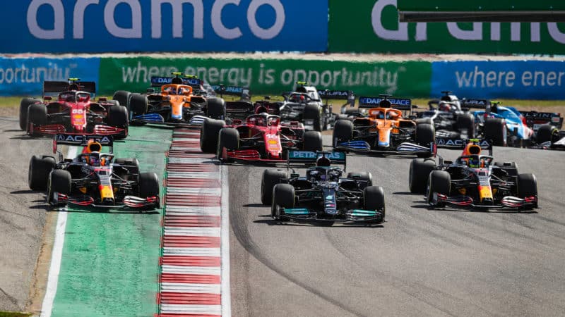 Crowded Turn 1 at the start of the 2021 US Grand Prix