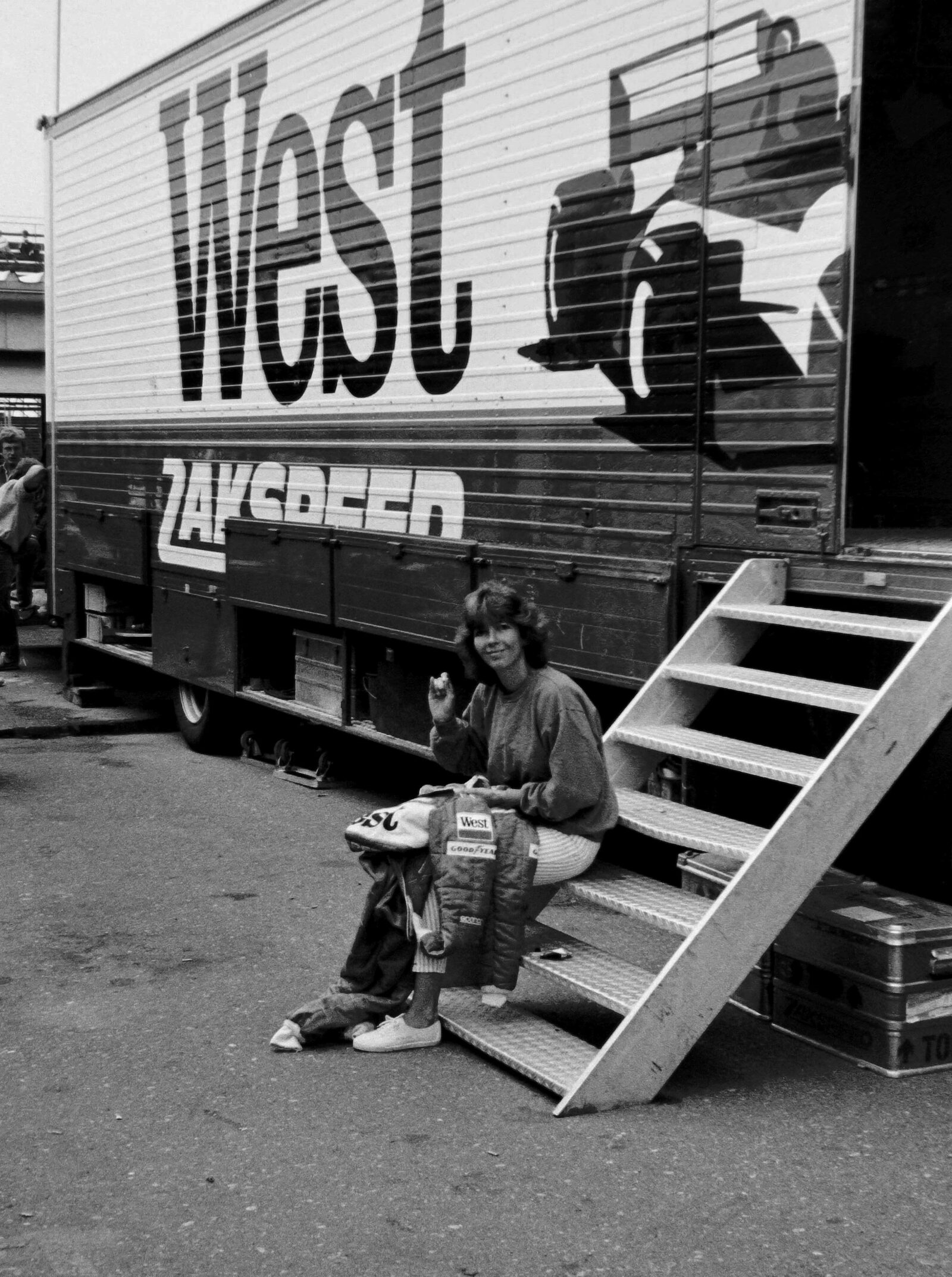 Jonathan-Palmers-wife-sews-a-sponsor-logo-on-to-his-racesuit-in-1986