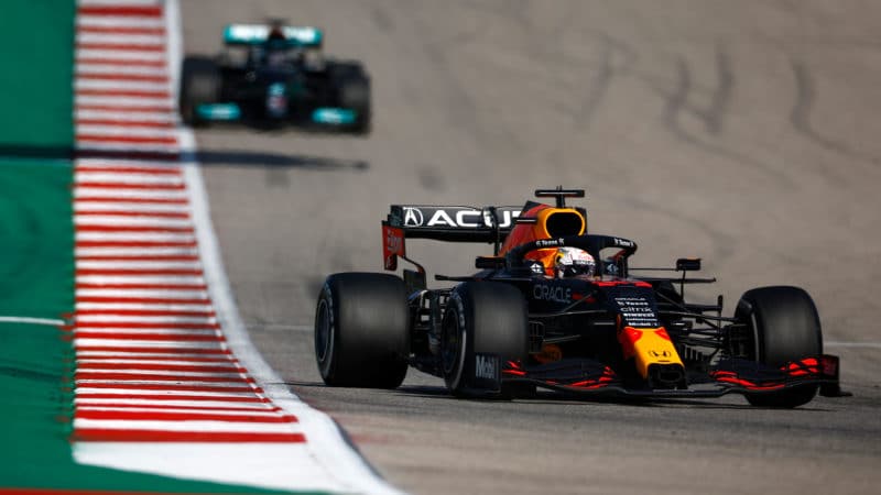 Lewis Hamilton hunts down Max Verstappen at the 2021 US Grand Prix