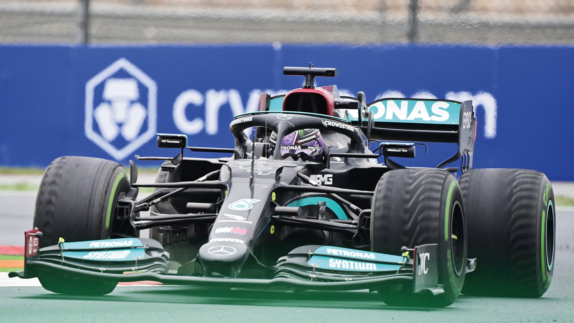 Lewis Hamilton on worn intermediate tyres at the 2021 Turkish Grand Prix