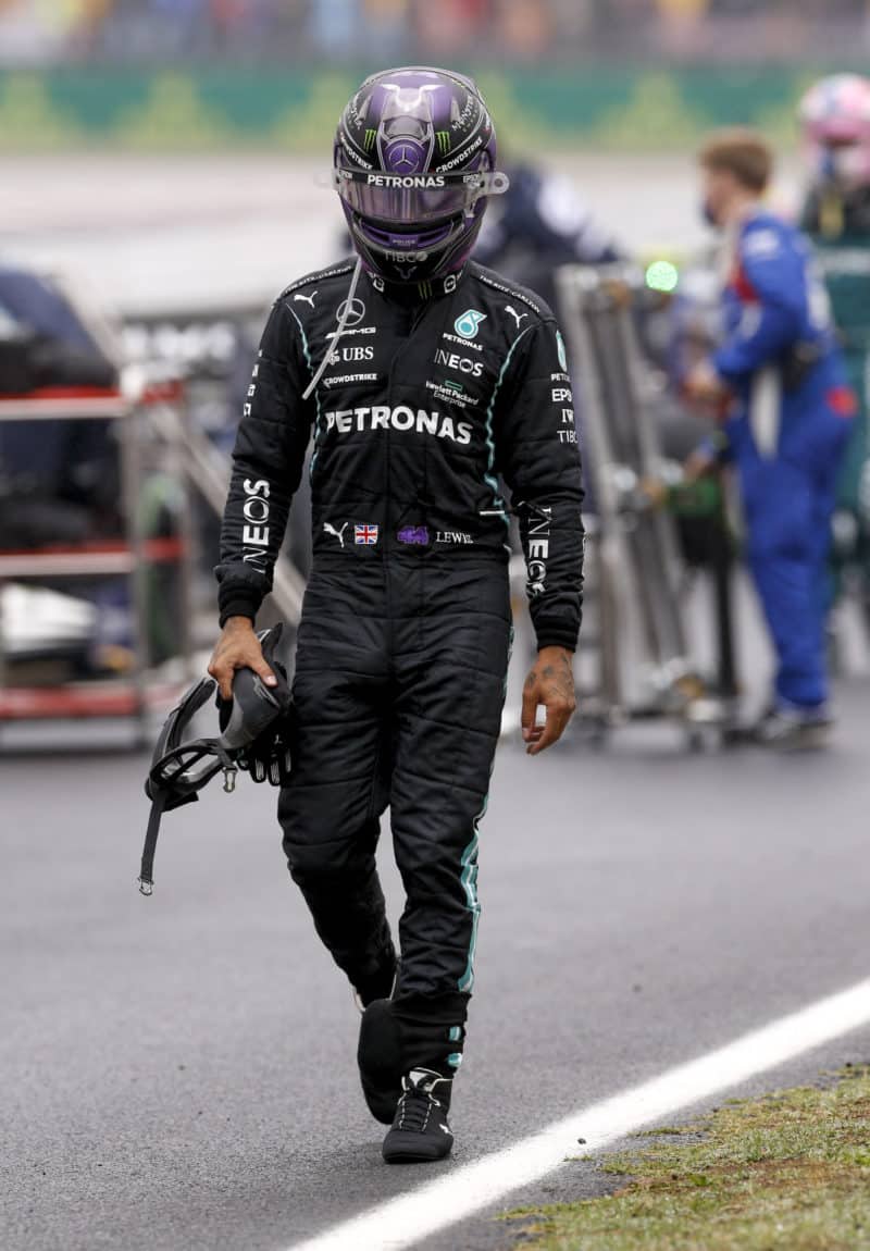 Lewis-Hamilton-walks-with-helmet-on-after-the-2021-Turkish-Grand-Prix