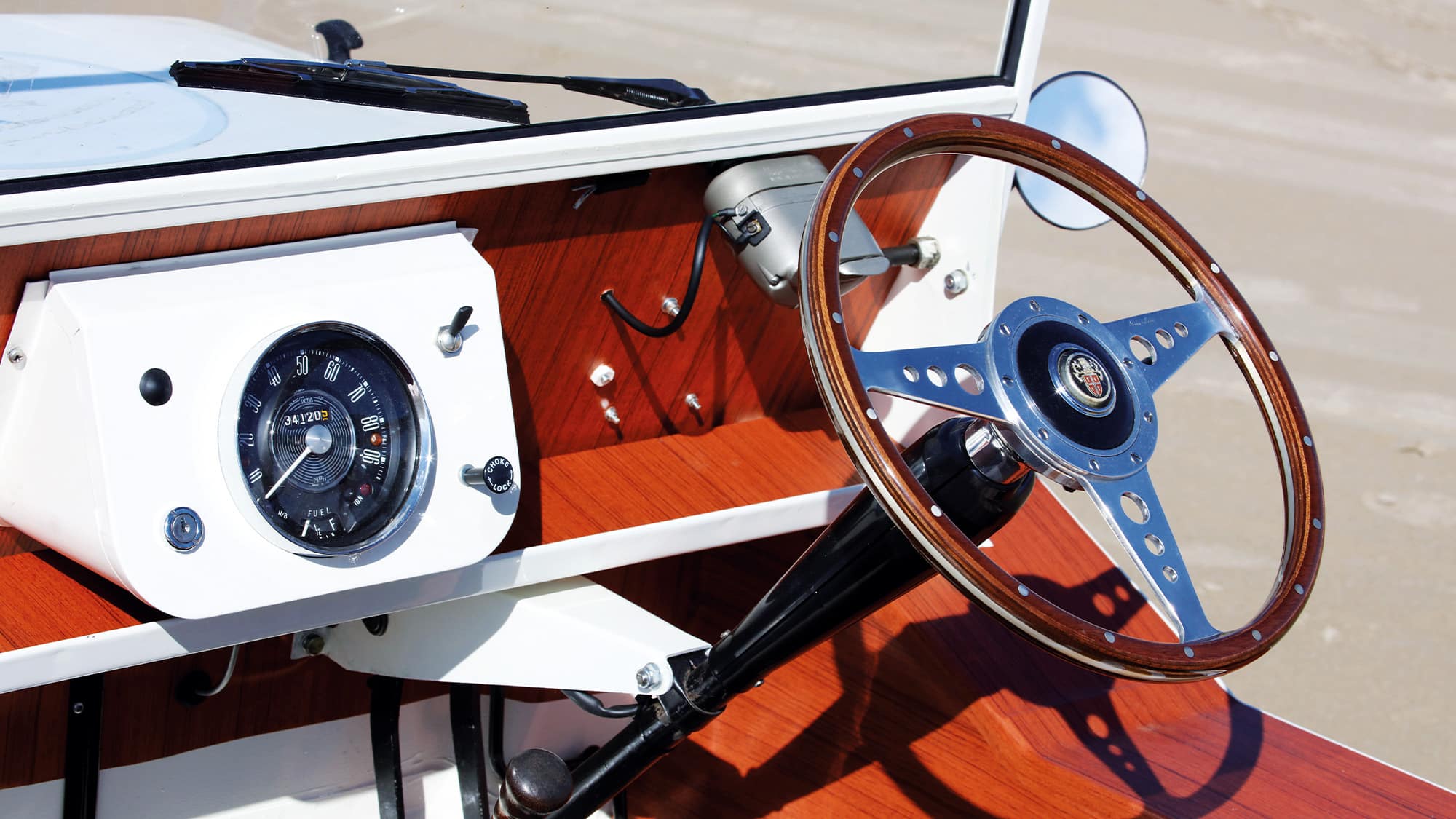 Steering wheel and dashboard of Mini Moke