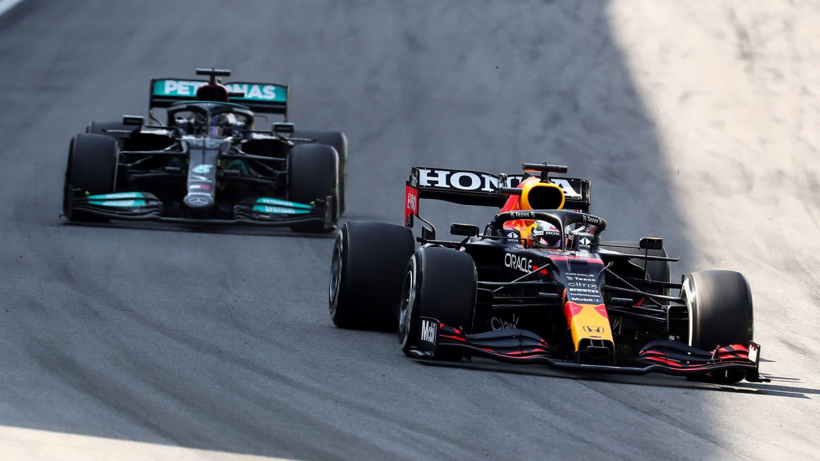 Lewis Hamilton follows Max Verstappen closely in the 2021 Brazilian Grand Prix