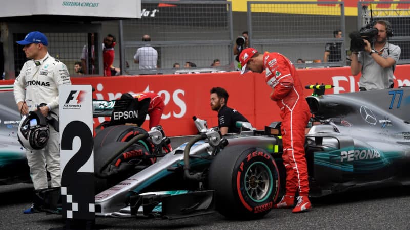 Sebastian Vettel examines Valtteri Bottas Mercedes