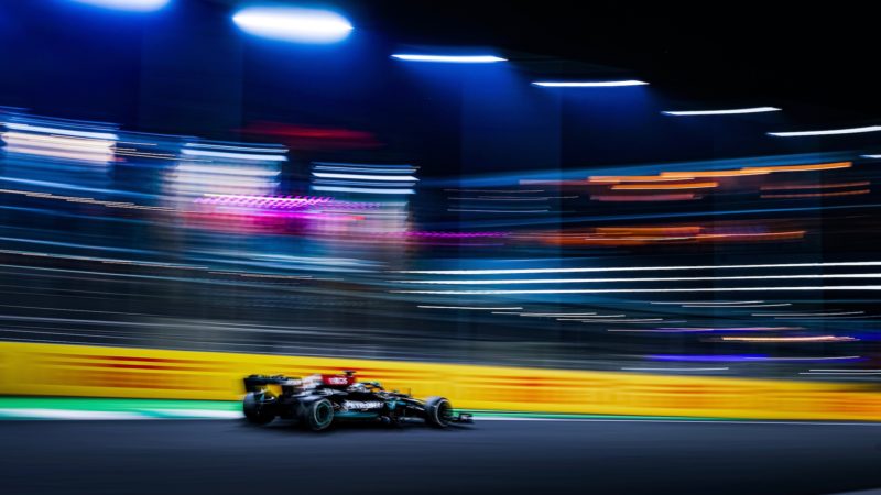 Lewis Hamilton races through the lights at the 2021 Saudi Arabian Grand Prix