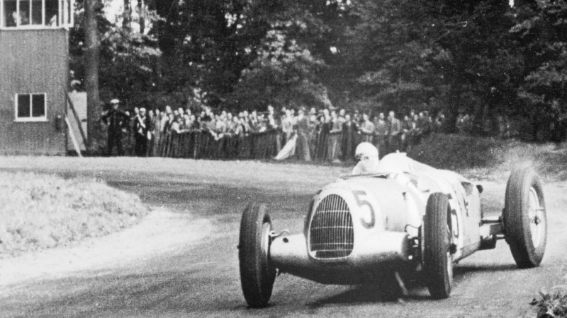 Bernd-Rosemeyer-wins-1937-Donington-Grand-Prix-in-Auto-Union-Type-C-V16