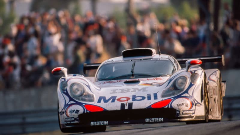 26 Aiello Laurent (fra), McNish Allan (gbr), Ortelli Stéphane (fra), Porsche AG, Porsche 911 GT1, action during the 24 Hours of Le Mans 1998, from June 6 to 7, in Le Mans, France - Photo DPPI
