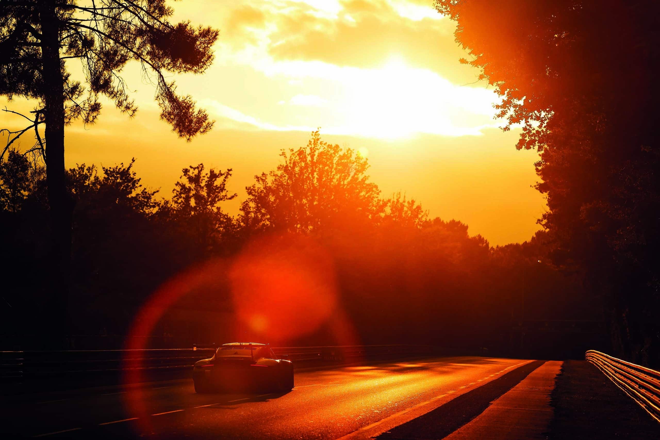 Porsche-911-RSR-drives-into-sunset-at-Le-Mans